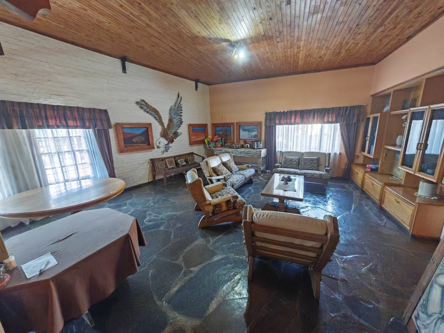 6 Bedroom Property for Sale in Pellissier Free State